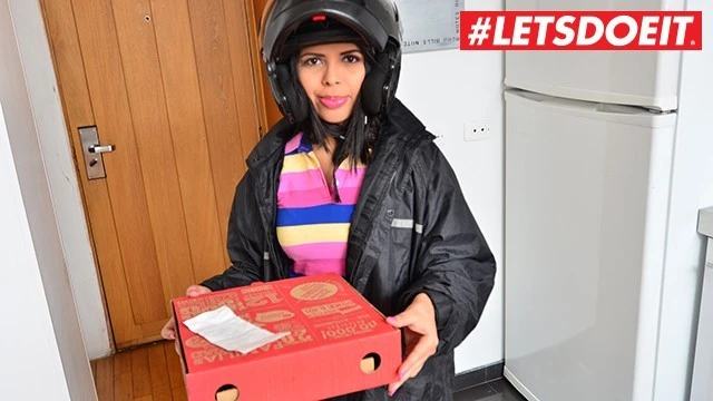 Carne Del Mercado - LETSDOEIT - Latina Pizza Delivery Girl Delivers her Big Ass